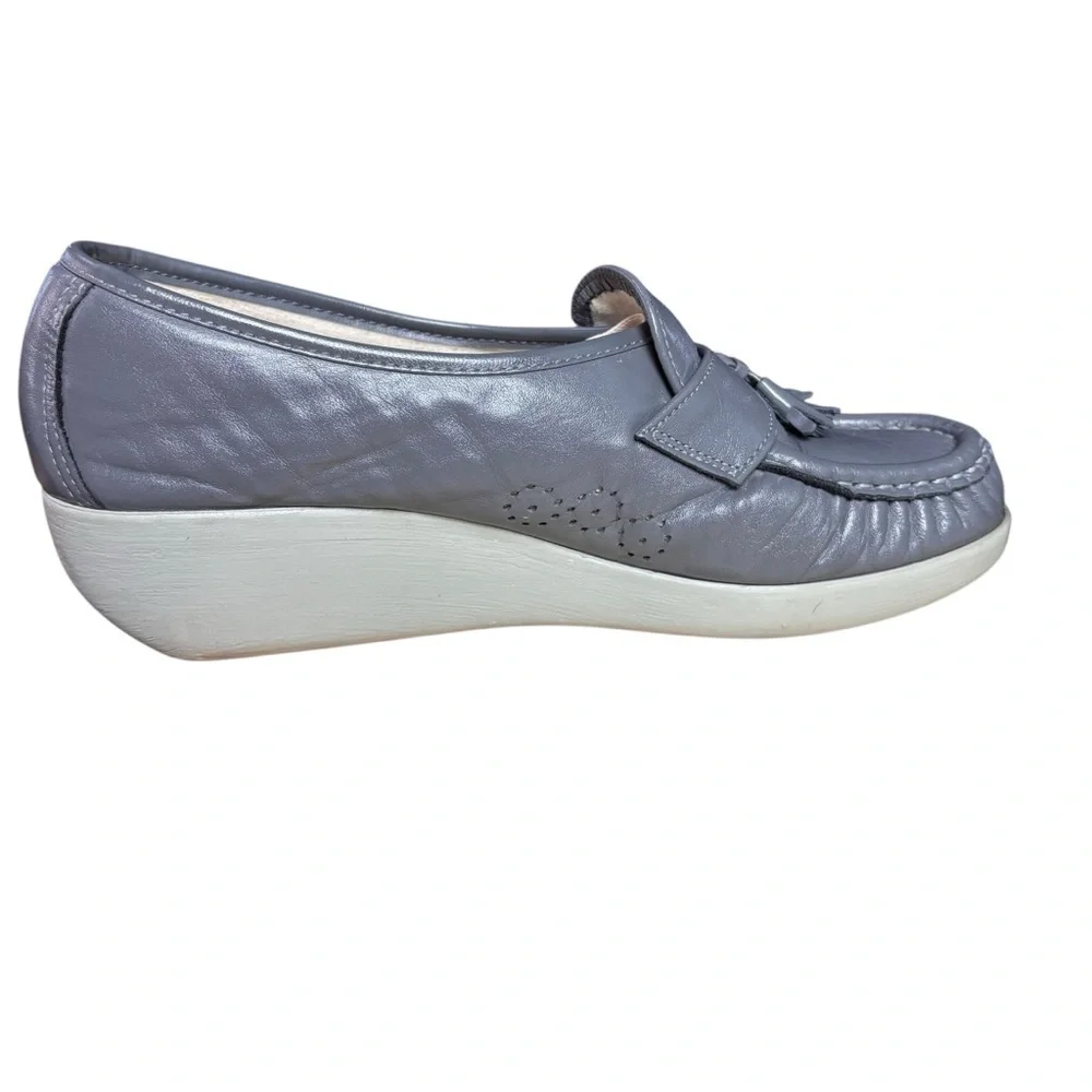 SAS (San Antonio Shoemakers) Tassel Leather Loafer Wedge Shoes in Gray – Sz 8.5M